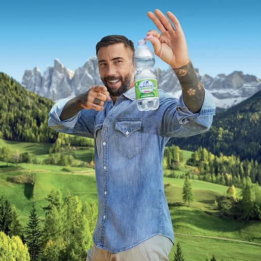 San Benedetto, Magazine, I tappi non si staccano più dalle bottiglie di plastica? È l’innovazione green di San Benedetto!